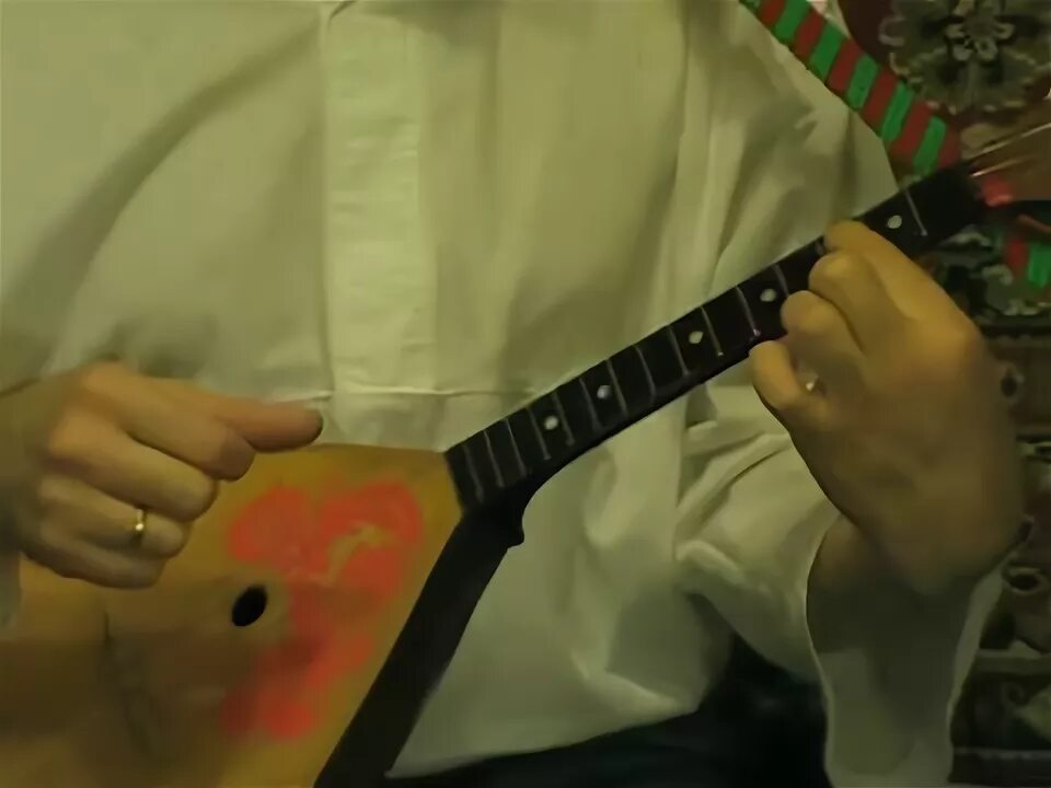 Игра на балалайке. Игра на балалайке. Кошка с балалайкой. Игра на балалайке. Игра на балалайке видео.