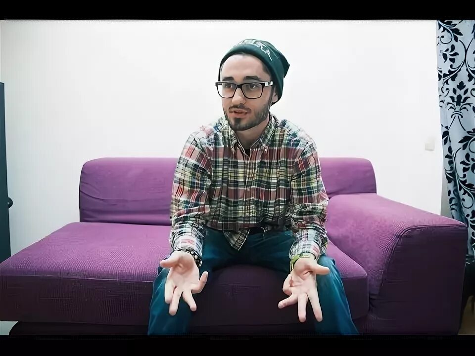 Райдер мота певца. Маленький мот. Мот певец случайности. Мот певец случайности. Мот лысый.