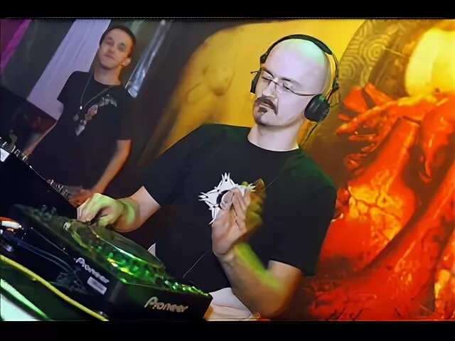 Диджей ленин фото. Dj lenin. Мемы про диджеев. Dj lenin. Dj lenin.