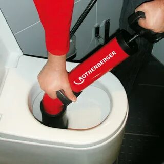 Как убрать засор в унитазе