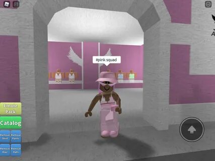 Розовый roblox