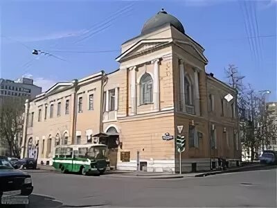 Halls gnesin academy. Академия Гнесиных. Российская Академия музыки памятник. Российская Академия музыки памятник кому.