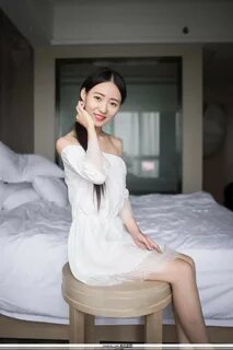 PartyCat 轰 趴 猫 PCAT20171009VOL0011 倩 倩 透 视 蕾 丝 睡 衣 裙 与 性 感 内 衣 及 白 色 抹 胸 裙 ...
