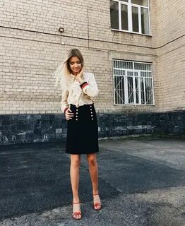 Студентки на коленях