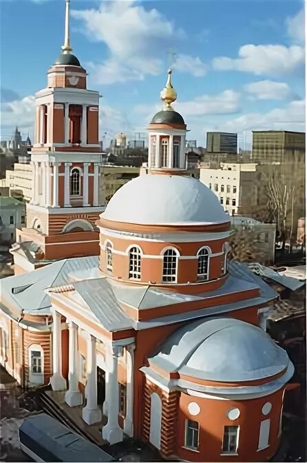 Храм живоначальной троицы в вишняках на пятницкой. Фиагност подворье троице-сергиевой лавры в москве. Троицкий храм на пятницком кладбище. Большой каменный храм на пятницкой. Храм троицы на пятницкой расписание.