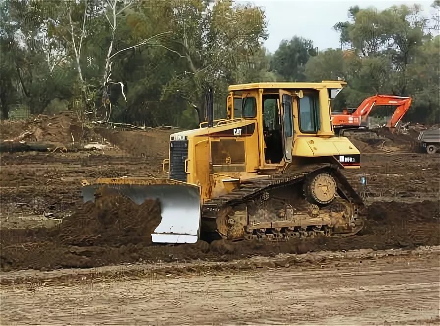 Перемещение почвы. Перемещение почвы. Перемещение почвы. Срезка растительного грунта бульдозером. Планировка откосов бульдозером.