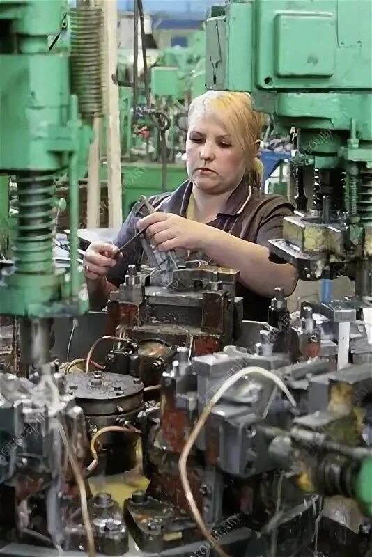 Язда ярославль цех. Ярославский моторный завод ярославль. Сотрудники завода. Ярославский завод дизельной аппаратуры. Ярославский завод яэмз.