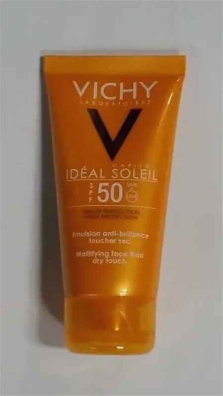 Capital soleil 50 мл vichy. Vichy Capital Soleil Fluid SPF 50. Солнцезащитный крем Vichy SPF 50. Тональный крем виши СПФ 50. Матирующая эмульсия для лица Vichy Capital ideal Soleil spf50.