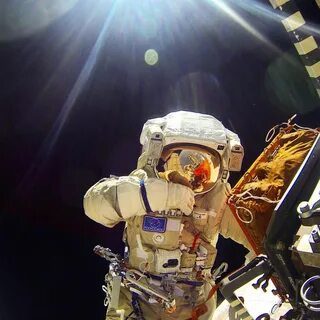Космонавт отправляется в космос