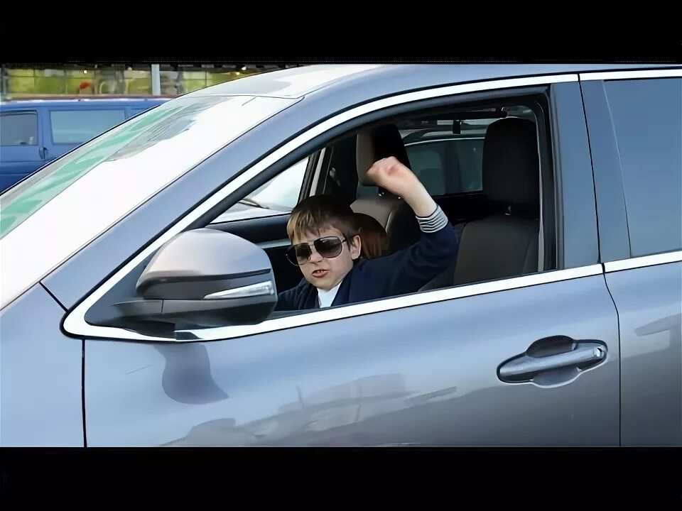 Машина papio. Песня папа купил автомобиль слушать. Папа купил автомобиль. Папа купил автомобиль. Папину машину слушать.