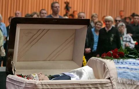 Уснул с белоснежным нимбом на голове: как выглядел в гробу актер Вячеслав Гришечкин