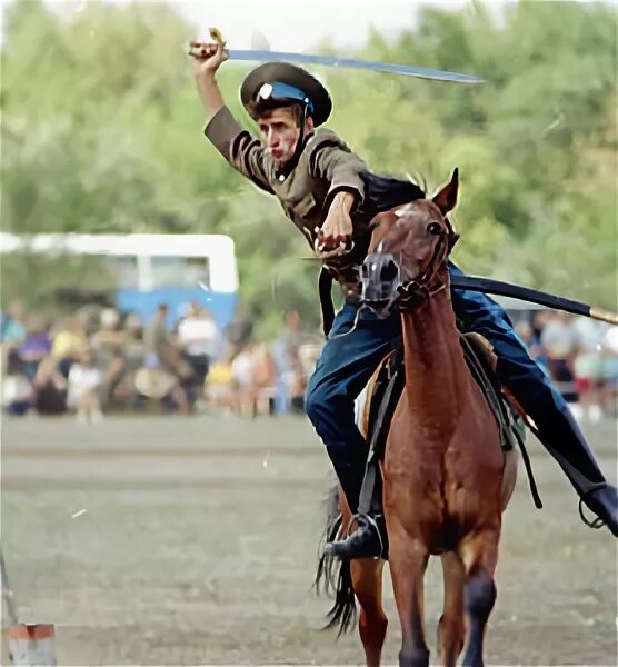 дарья киселева фланкировка. донской казак с шашкой наголо. фехтование шашкой. казак на коне с шашкой. шашки на гало.