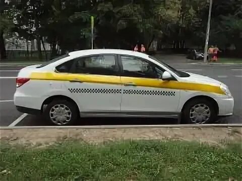 Авито аренда авто под такси. Машина такси солярис. Альмера обклеенная под такси. Ниссан альмера g15 такси. Магнитная желтая полоса для такси.