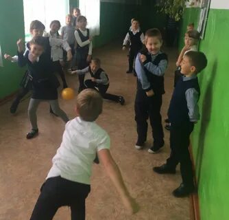 Играть в вышибало