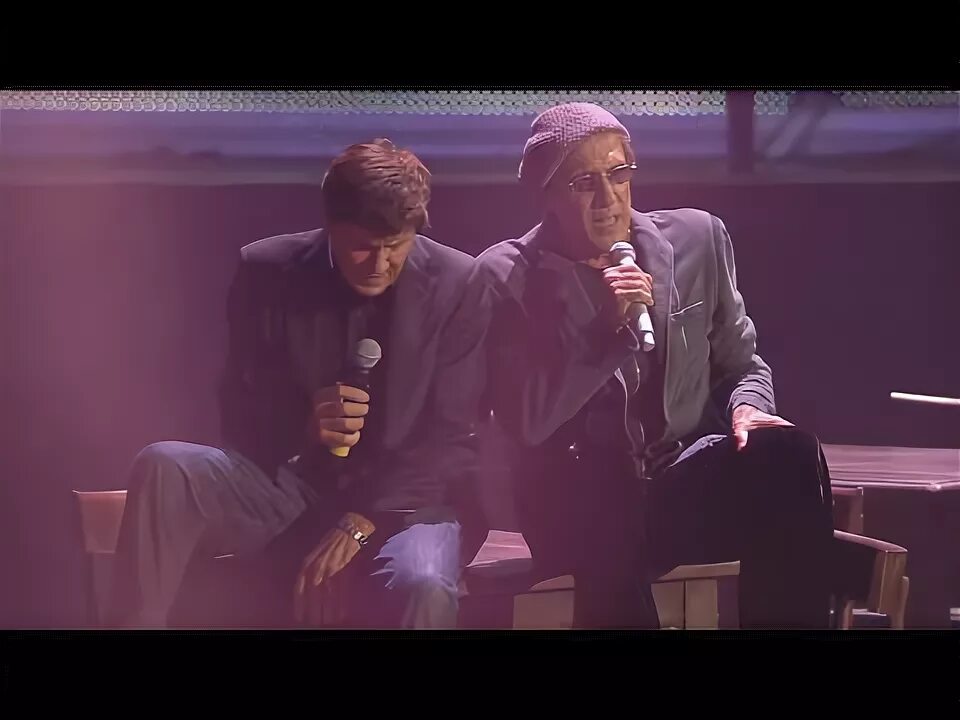 Челентано моранди ti penso e cambia. Ti penso e cambia il mondo адриано челентано. Концерт челентано 2012. Джанни моранди и челентано. Джанни моранди.