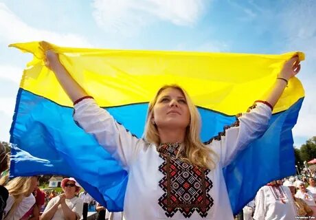 Женщина с флагом украины