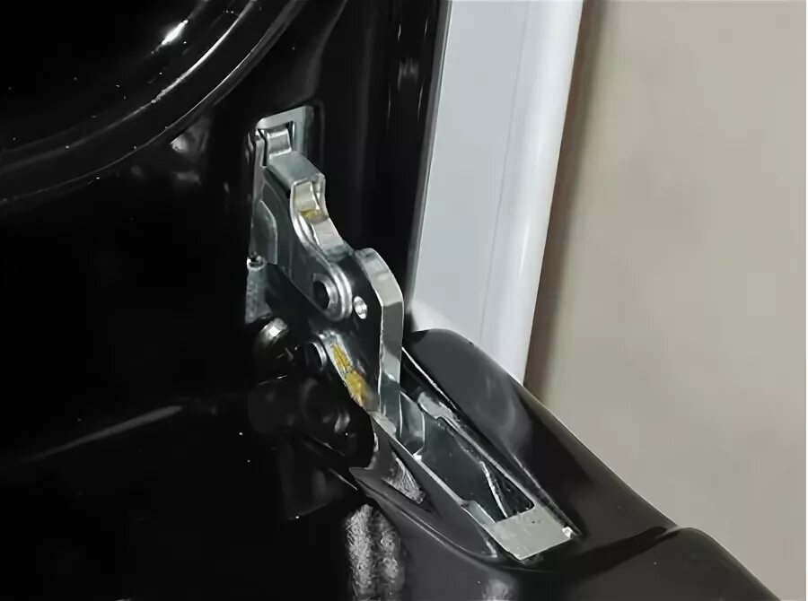 Плохо открывается дверь на духовке. Отремонтировать дверцу духовки газовой плиты. Плита gorenje e405. Дверка от газовой плиты gorenje g1 439e. Регулировка петель газовой плиты гефест.