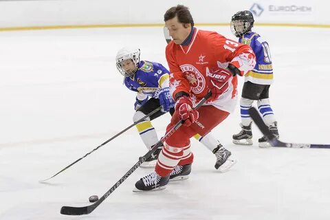 Каменских хоккеист