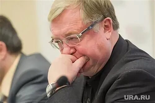 Губернатор сидит