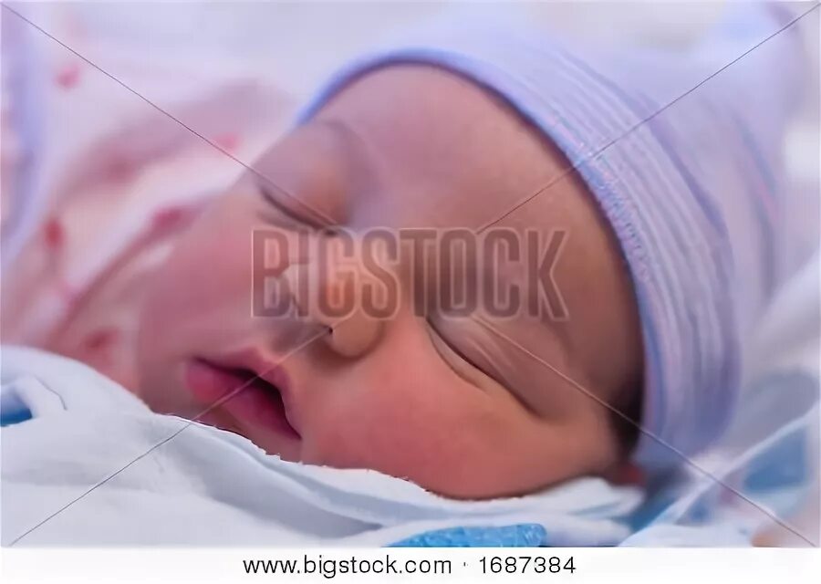 Новорожденный мальчик форум. Новорожденный малыш в роддоме. Новорождённые дети мальчики. Красивые Новорожденные дети в роддоме. Новорождённый ребёнок фото в роддоме.