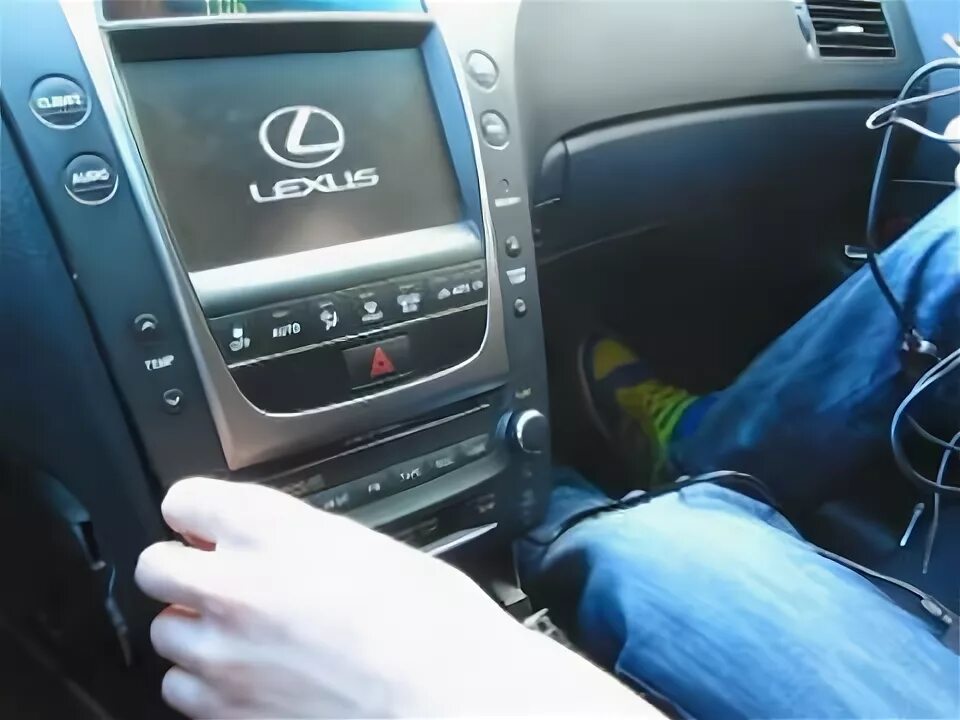 Лексус как подключиться к блютузу. Bluetooth адаптер lexus gs300. aux bluetooth адаптер lexus gs300. лексус gs300 аукс. lexus gs300 блютуз.