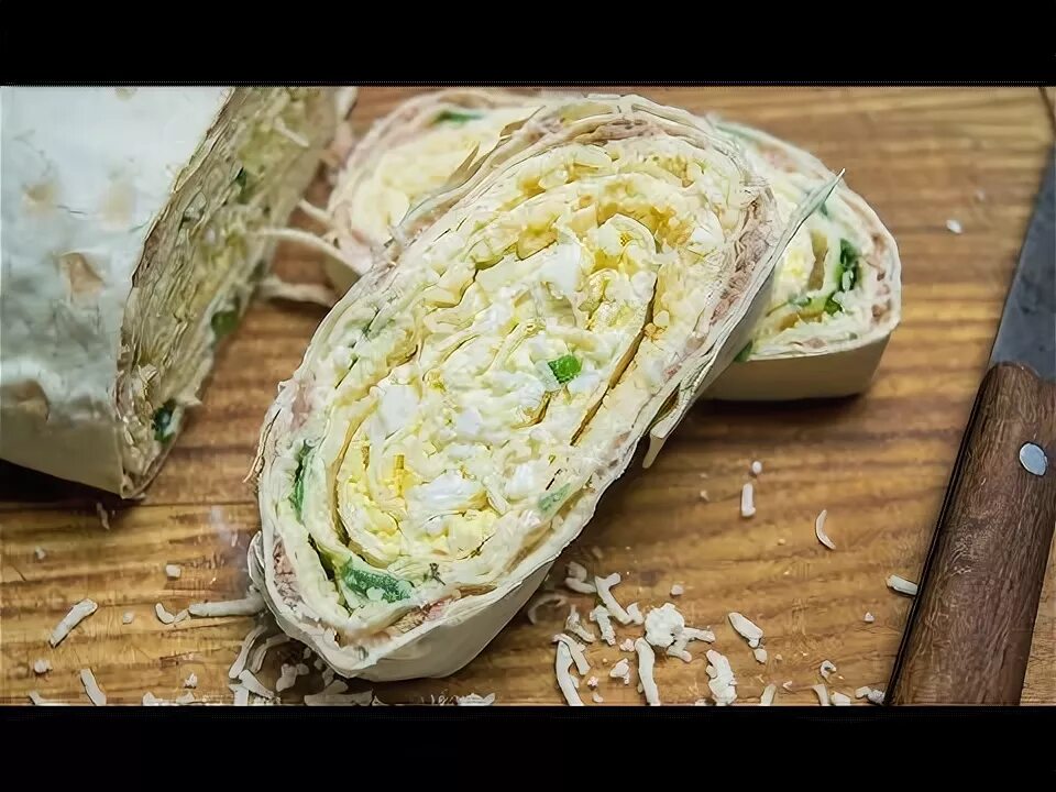 Рулет с тунцом сыром и яйцом. Рулет с тунцом сыром и яйцом