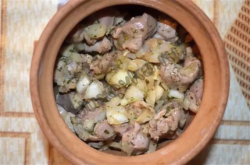 Тушеные куриные желудки. Жаркое варадо де франчо. Блюдо из утиных желудков. Из сердечек и желудочков куриных в горшочках с картошкой. Посадила желудок что приготовить.