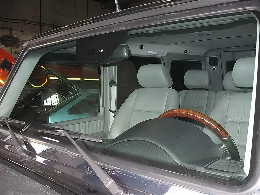 Лобовое стекло mercedes g 2020. Лобовое стекло на гелик для вклейки. Стекло лобовое w463. Заднее стекло w463. Бронированное стекло гелик.