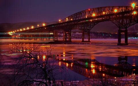 Мост белой реки ночью