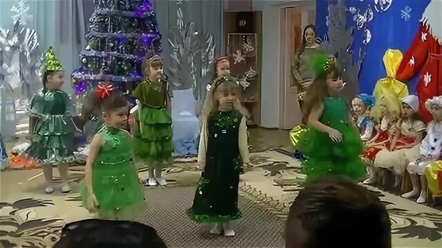 Танец елочек старшая группа
