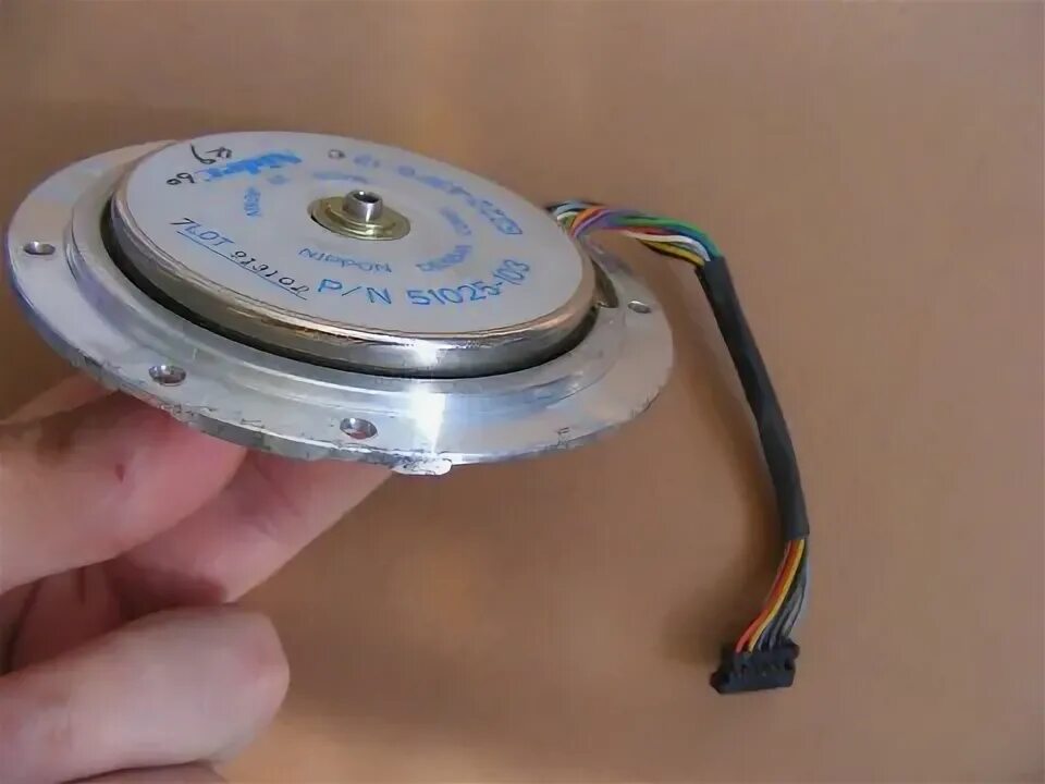 Мотор от жесткого диска. Мотор привода cd rom nidec. nidec 48f704j380. step motor hdd. моторчик dvd привода nidec 3g9700.