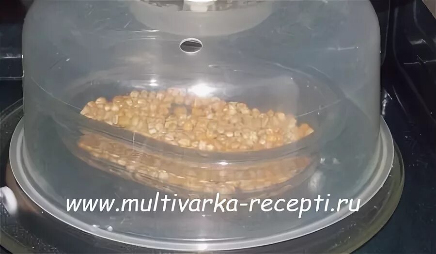 Как сделать кукурузу в микроволновке попкорн. Попкорн из кукурузы в микроволновке. попкорн в микроволновке. попкорн в контейнере в микроволновке. попкорн в микроволновке из зерен.
