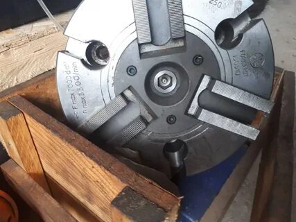 Установка токарного патрона на станок