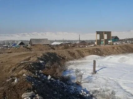Жители построили дамбу