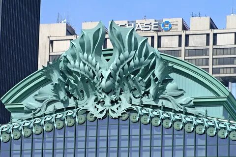 He in the center of chicago