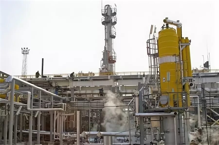 Нефтеперерабатывающий завод exxonmobil в техасе, сша. Ао зарубежнефть. Волгоградский нпз лукойл резервуары. Заправка лукойл. Пермнефтегазпереработка.