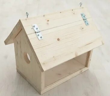 Для кормушки ваня выпилил 4