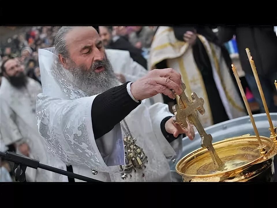 Святая вода картинки. Просфора и вода. Святая вода в церкви. Лечение святой водой. Лечение святой водой.