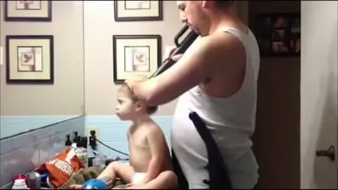 Отец делает дочь взрослой