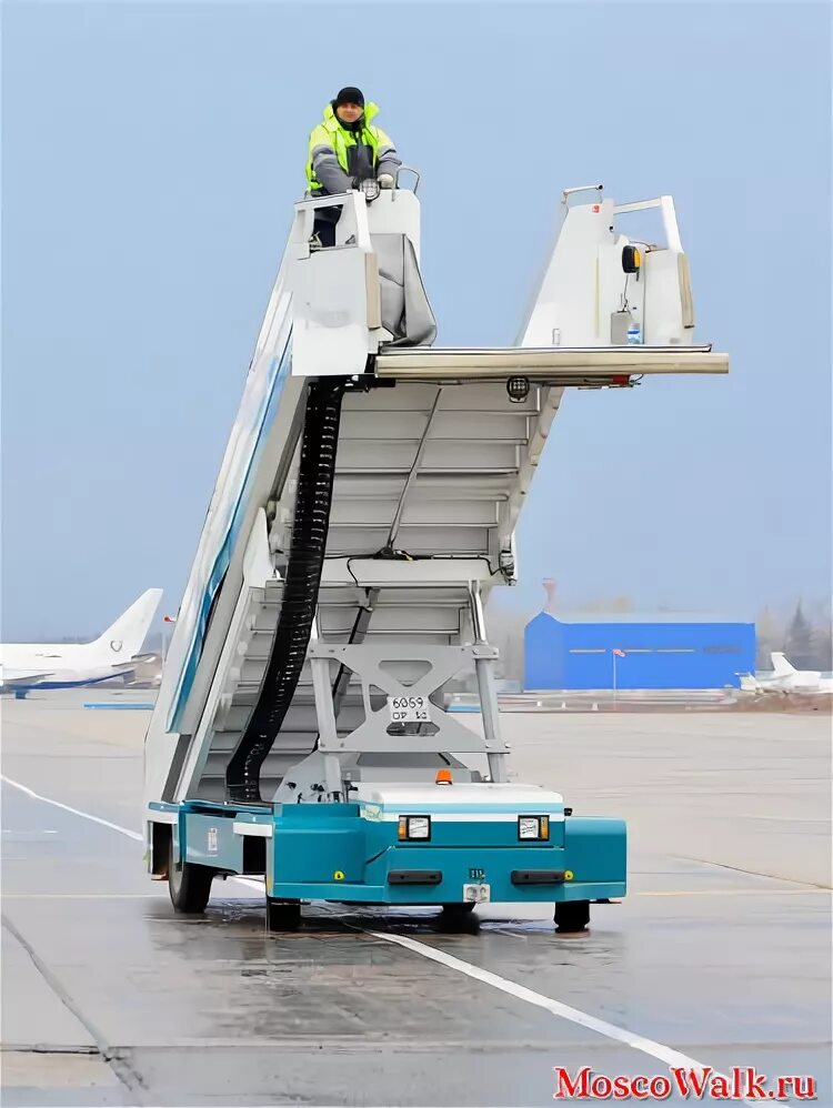 аэропорт кольцово телетрап. ротонда телетрапа. телетрап в аэропорту. прицепной пассажирский трап sovam pst 9. телетрап домодедово.
