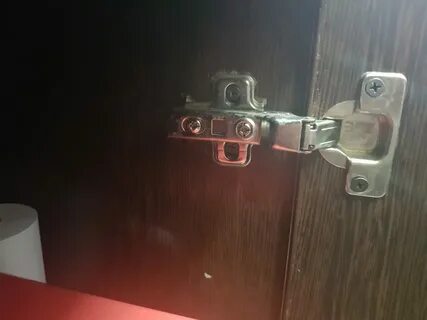 Ремонт петли двери шкафа дсп