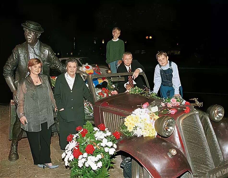 Показать фото сына юрия никулина В кино, Никулин, вы сниматься не будете. Профилем не вышли!"