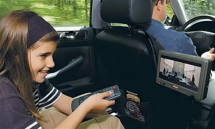 Потолочный монитор эрго 19 дюйма для автомобиля. Телевизор в подголовник автомобиля. Телевизор в подголовник автомобиля. Car tv dvd. Машина телевизором видео.
