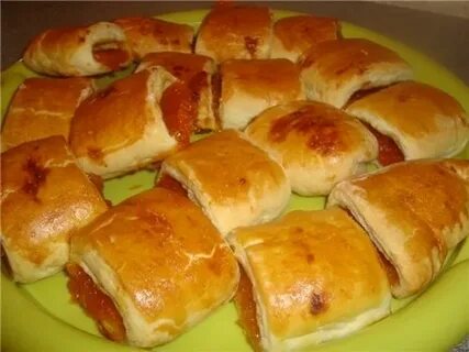 Дрожжевые пирожки в духовке с курагой