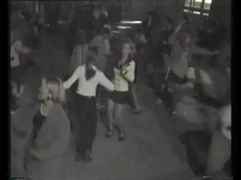 Дискотека фото 1997. Дискотека 1997 года. Дискотека 1997 года. Дискотека для молодежи мегаданс. Дискотека 1997 года.