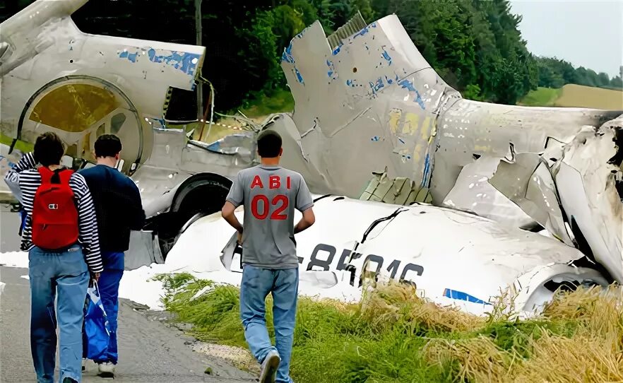 1 июля 2002 г. Авиакатастрофа над Боденским озером 2002. Ту 154 над Боденским озером. Катастрофа ту-154 над Боденским озером. Столкновение самолетов над Боденским озером.