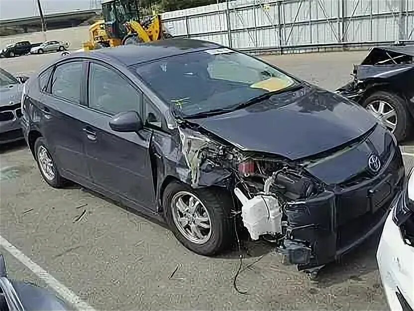 Приус 51 кузов. Приус морда. Разбор тойота приус. Разбор з/ч toyota prius. Битый тойота приус.