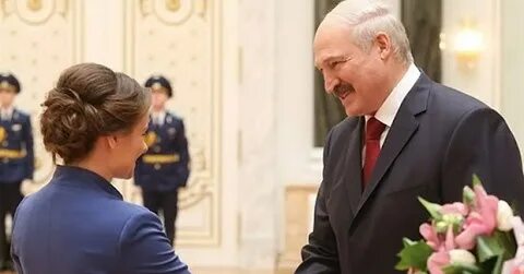 Вручение производил