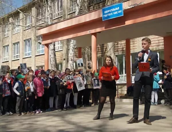 Недоступная среда для инвалидов. На перроне вокзала пандус для колясок. Доступная среда для инвалидов пандусы. Школьники в школе. Недоступная среда для инвалидов.