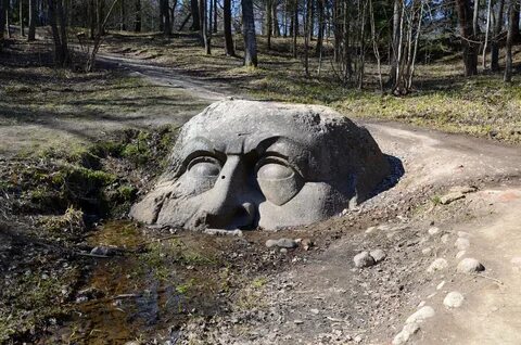 Каменная голова